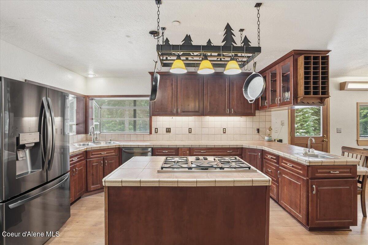 2495 Hoo Doo Loop Oldtown, ID 83822 - Photo 2 of 77 24-Kitchen