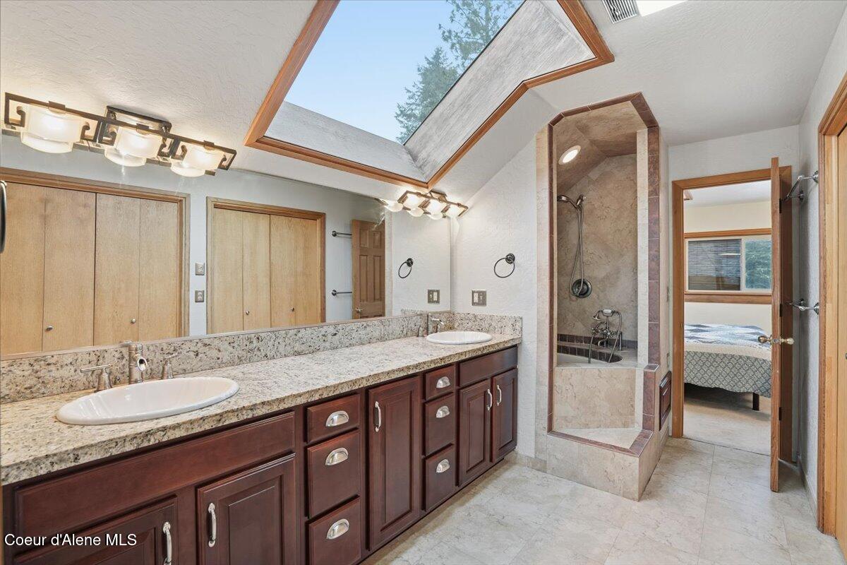 2495 Hoo Doo Loop Oldtown, ID 83822 - Photo 22 of 77 36-J&J bath