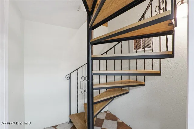 $1,100,000 | 2495 Hoo Doo Loop, Oldtown, ID 83822