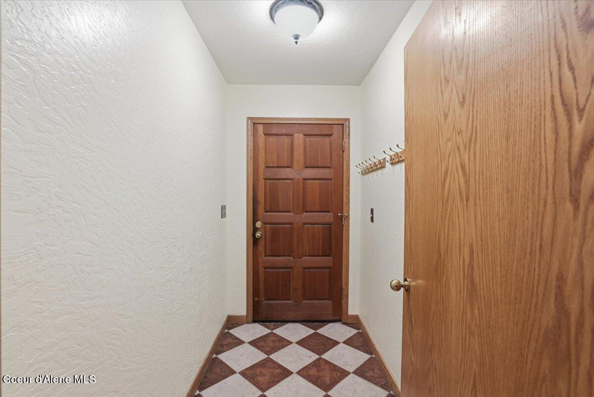 2495 Hoo Doo Loop Oldtown, ID 83822 - Photo 53 of 77 14-Foyer