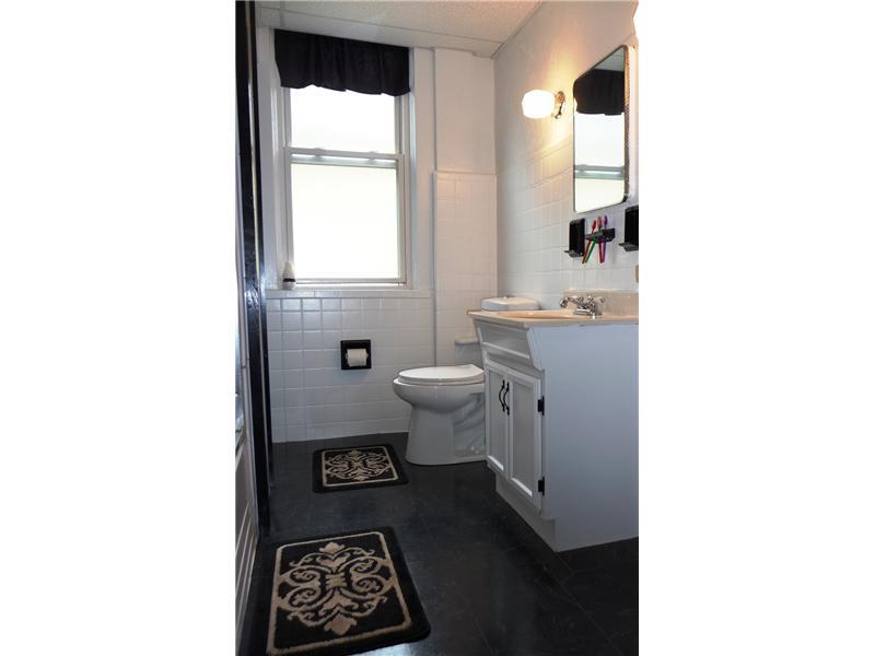 907 Malvern Road Avalon, PA 15202 - Photo 15 of 25 Full Bath.