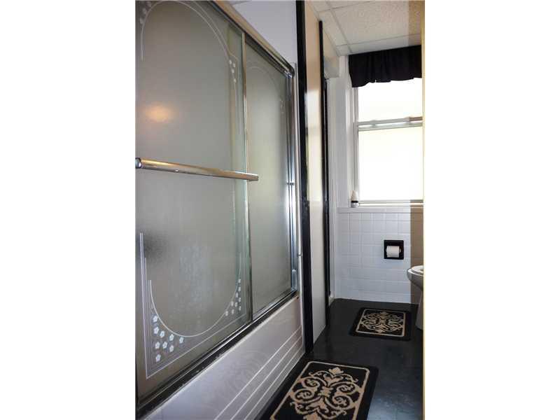 907 Malvern Road Avalon, PA 15202 - Photo 16 of 25 Full Bath.