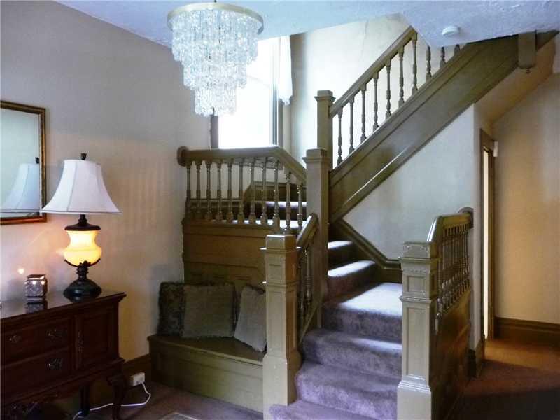 907 Malvern Road Avalon, PA 15202 - Photo 4 of 25 Entry/Foyer.