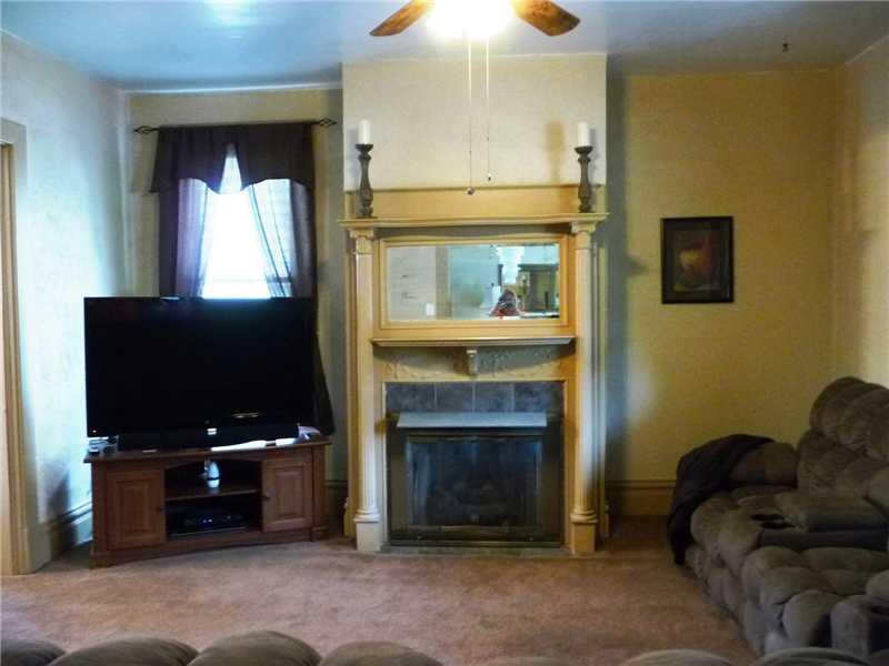 907 Malvern Road Avalon, PA 15202 - Photo 5 of 25 Living Room.