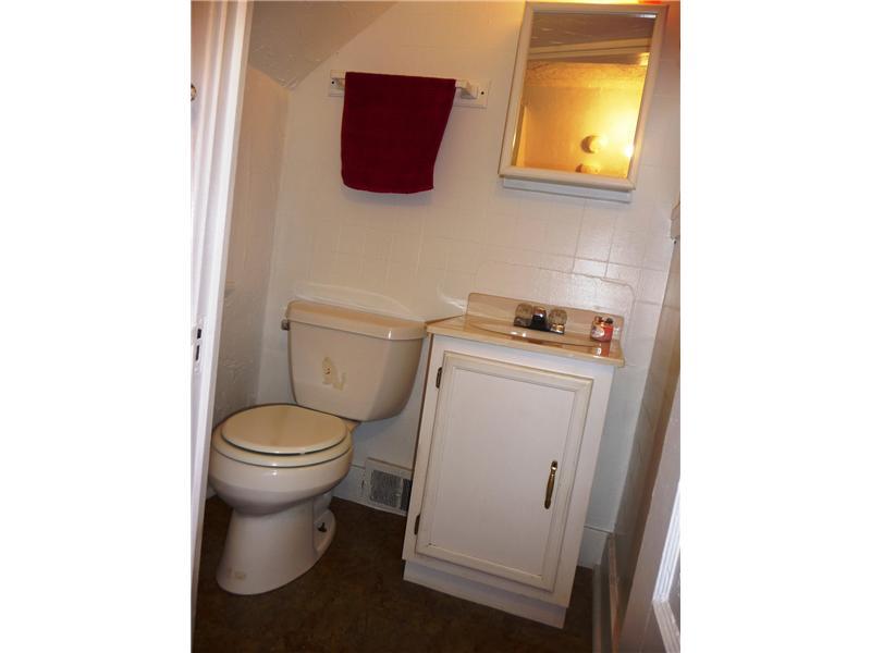 907 Malvern Road Avalon, PA 15202 - Photo 10 of 25 Partial Bath.