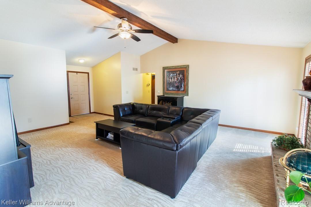 991 Dressler Lane Rochester, MI 48307 - Photo 6 of 36 DresslerLn_991_Living_01.jpg