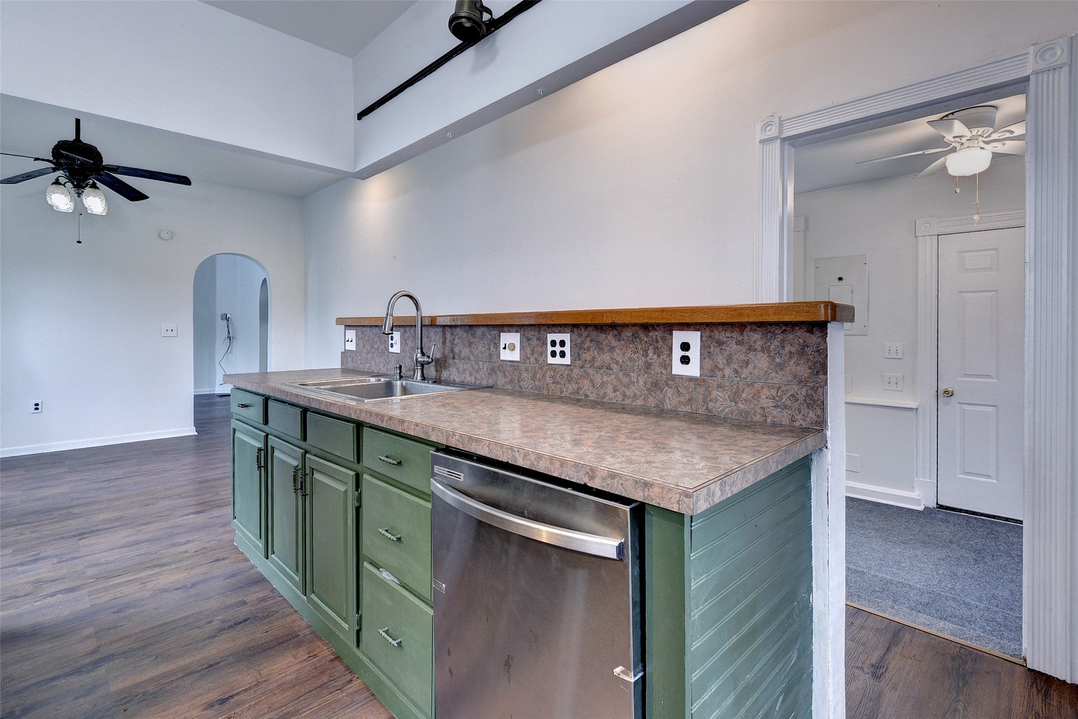 216 Beach Road Hampton, VA 23664 - Photo 16 of 38 Gallery Image 16