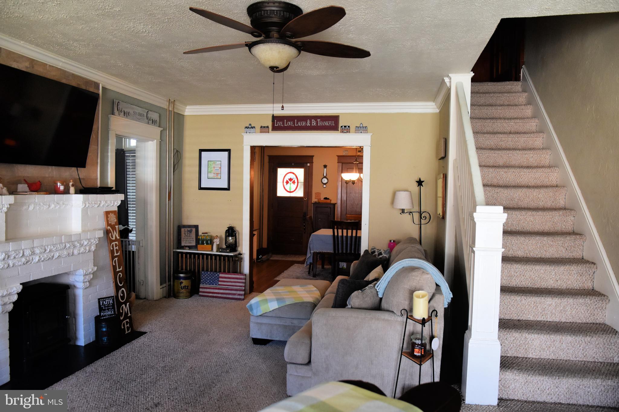 630 Walnut Street Emmaus, PA 18049 - Photo 4 of 43 Living room