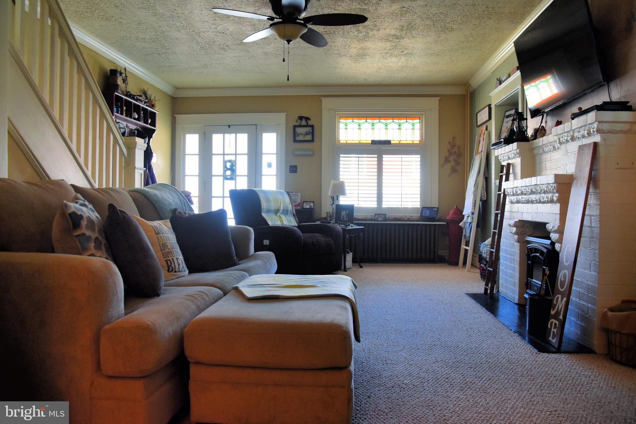 630 Walnut Street Emmaus, PA 18049 - Photo 7 of 43 Living room