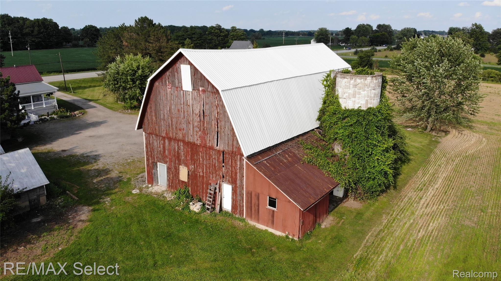 6087 Peet Road Chesaning, MI 48616 - Photo 4 of 55 6087 Peet Road 013.JPG