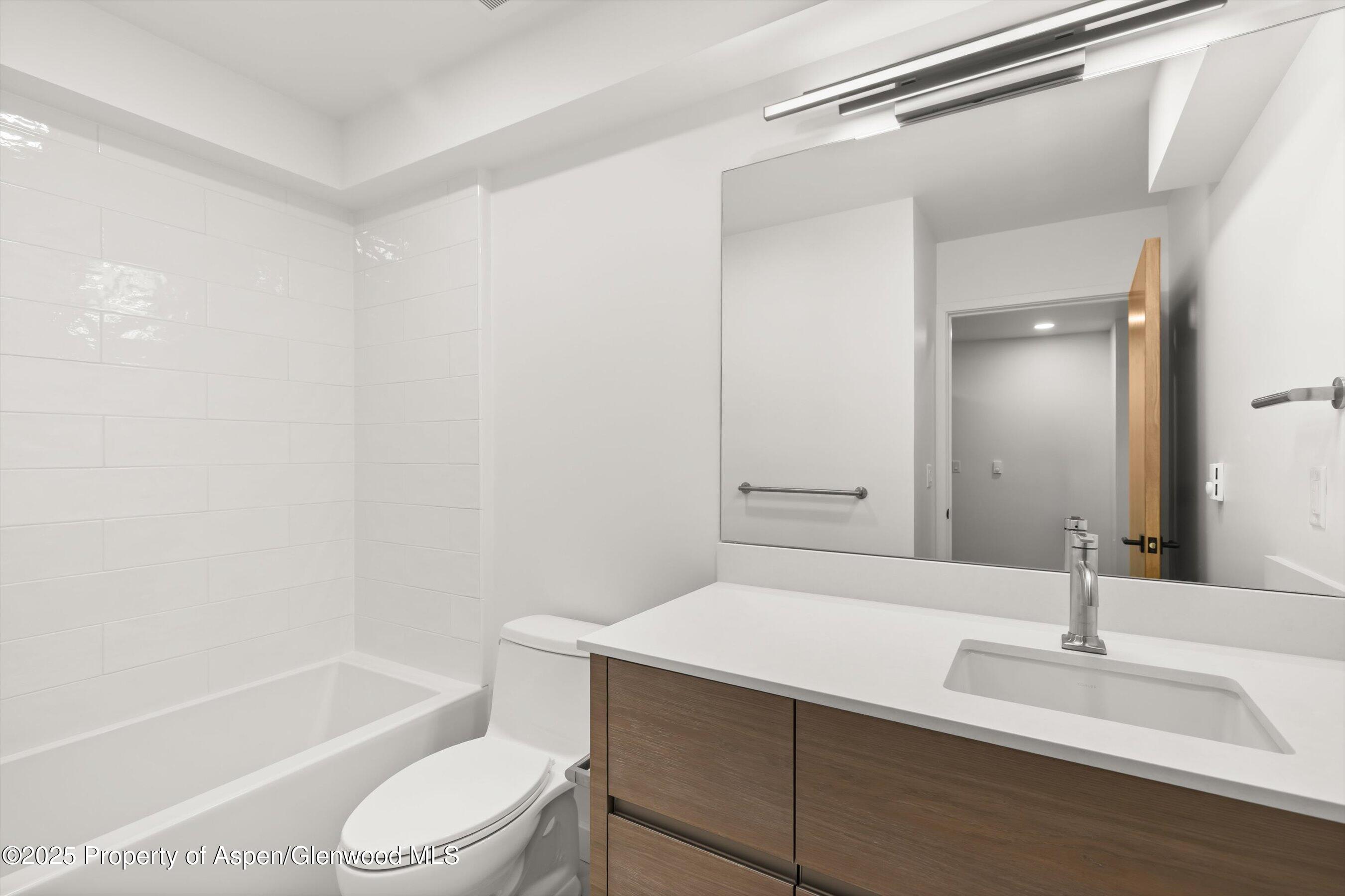 360 Wood Road, Unit 501 Snowmass Village, CO 81615 - Photo 25 of 39 Guest Bathroom