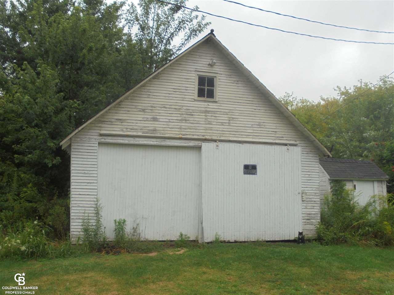 549 Howell Road Allenton, MI 48002 - Photo 9 of 41 Detached Garage