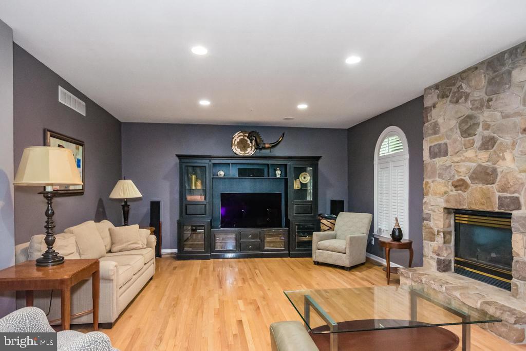 811 Cedar Grove Road Broomall, PA 19008 - Photo 6 of 28 Gallery Image 6