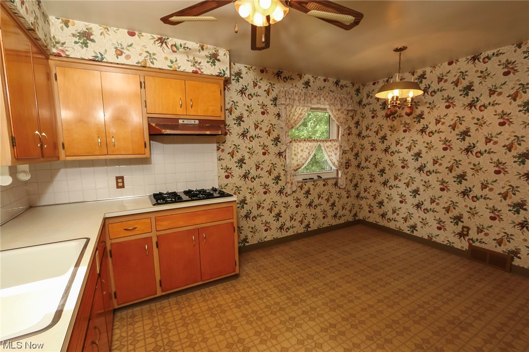 1925 Lorimer Road Cleveland, OH 44134 - Photo 10 of 35