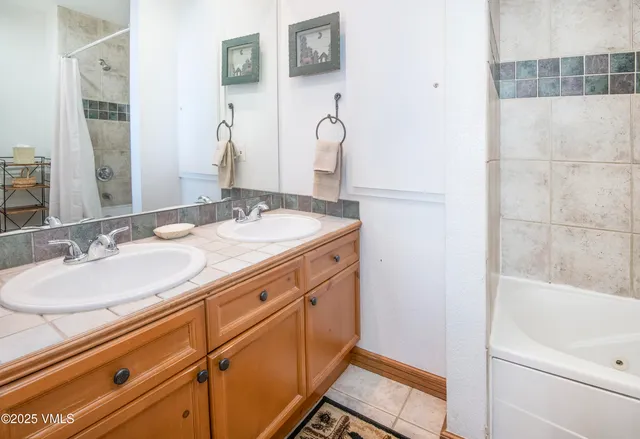 $925,000 | 240 Chapel Place, Unit BR328, Avon, CO 81620