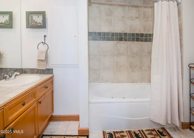 $925,000 | 240 Chapel Place, Unit BR328, Avon, CO 81620