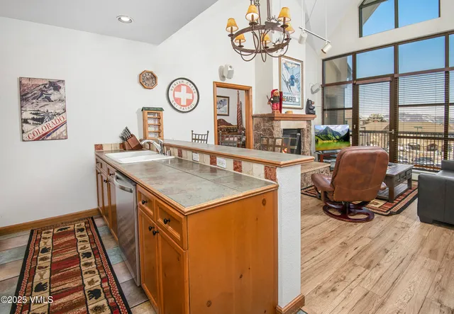 $925,000 | 240 Chapel Place, Unit BR328, Avon, CO 81620