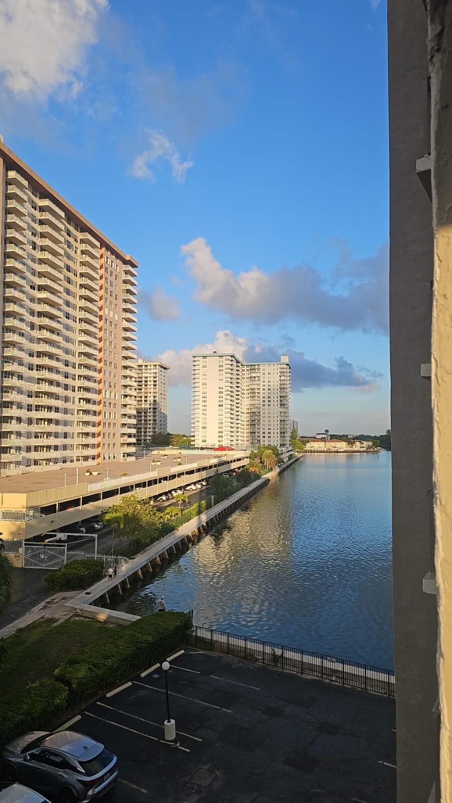 17500 North Bay Road, Unit S508 Sunny Isles Beach, FL 33160 - Photo 18 of 21 WhatsApp Image 2026-06-22 at 16.02.39 (1