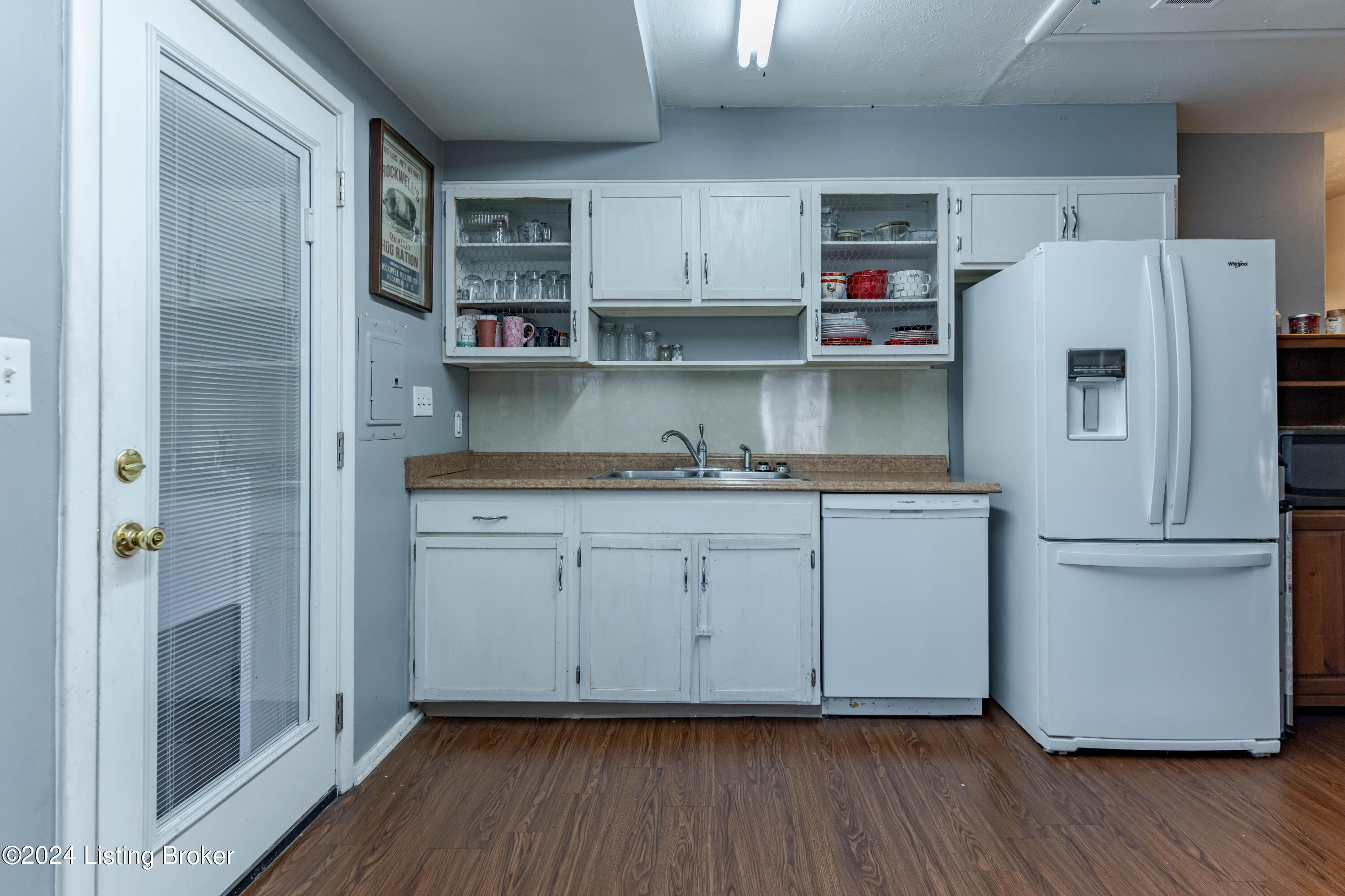 1906 Heaton Road Louisville, KY 40216 - Photo 8 of 32 Kitchen