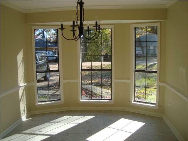 121 Brandy Run Road Brandon, MS 39047 - Photo 6 of 16 Bay window in dining