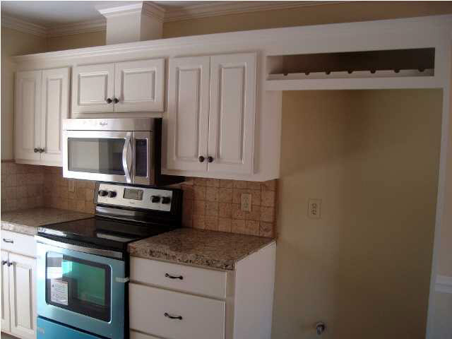 121 Brandy Run Road Brandon, MS 39047 - Photo 9 of 16 New smooth top range and microwave