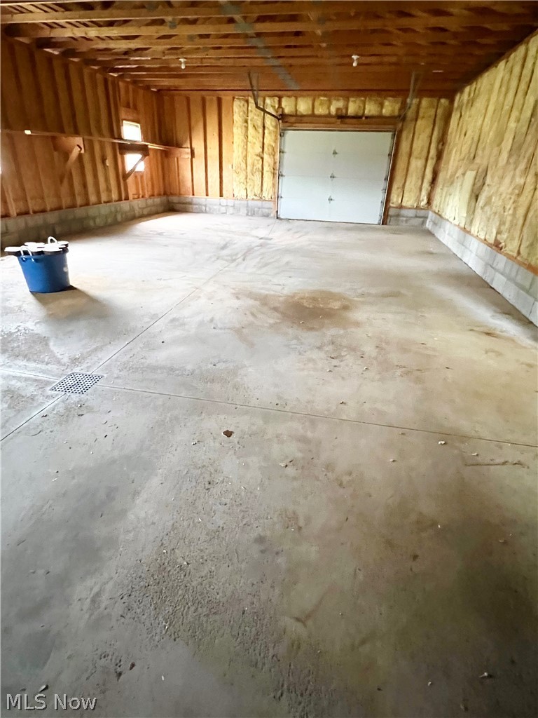 One garage door on the back