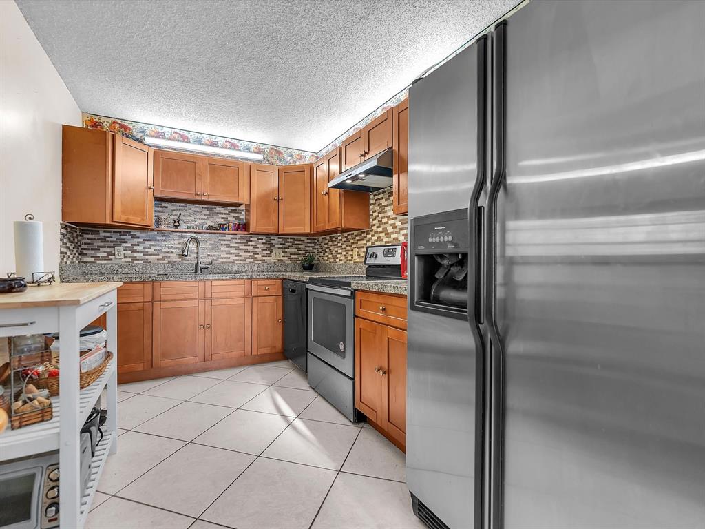 6171 Southwest 6th Street Margate, FL 33068 - Photo 13 of 34