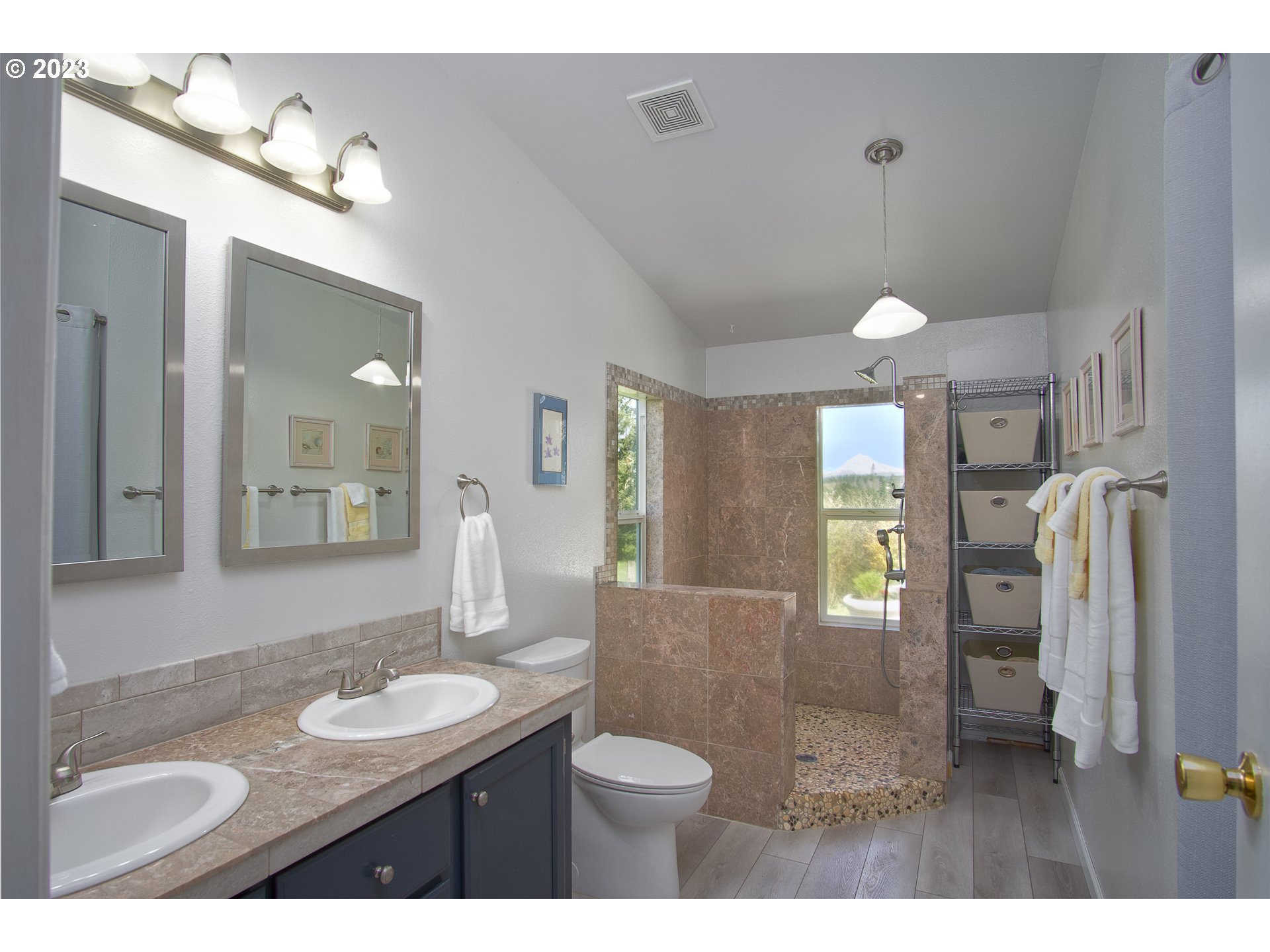 18950 South Ridge Road Oregon City, OR 97045 - Photo 12 of 27 a bathroom with a toilet sink and mirror
