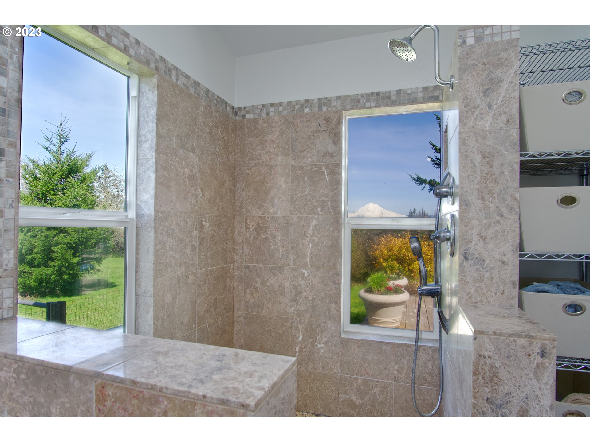18950 South Ridge Road Oregon City, OR 97045 - Photo 13 of 27 a view interior of the house and outdoor space
