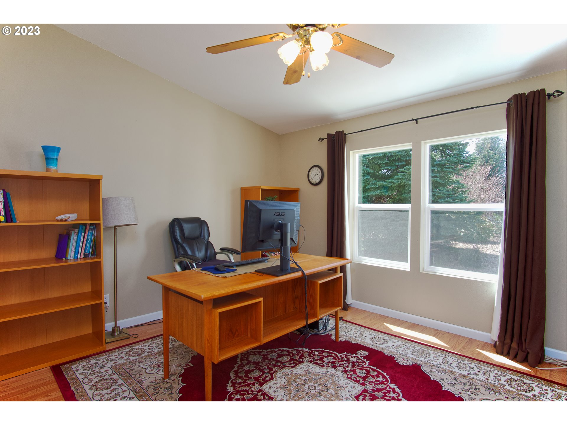 18950 South Ridge Road Oregon City, OR 97045 - Photo 14 of 27 a room with furniture and a window
