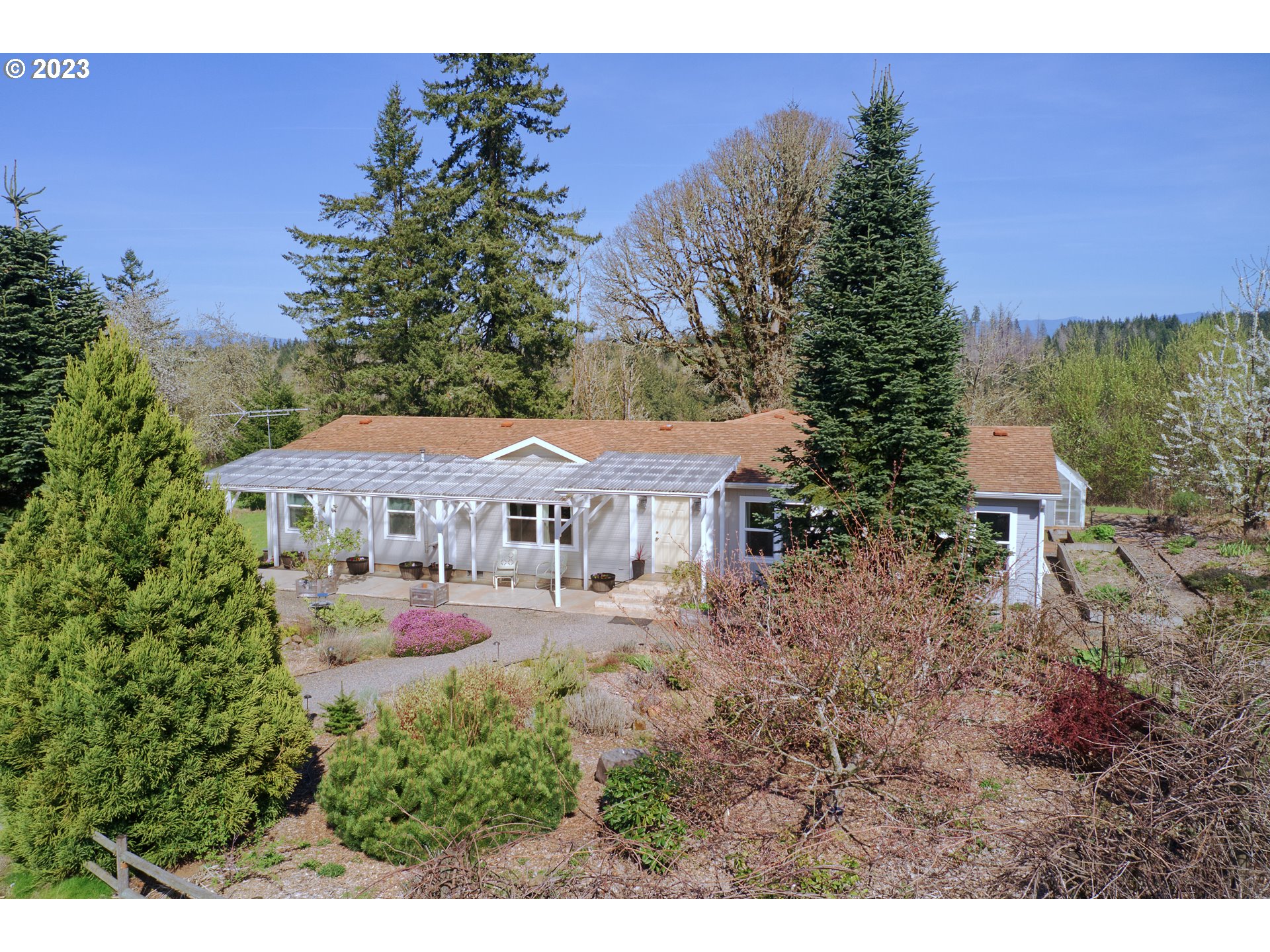 18950 South Ridge Road Oregon City, OR 97045 - Photo 2 of 27 a view of a house with a yard and potted plants