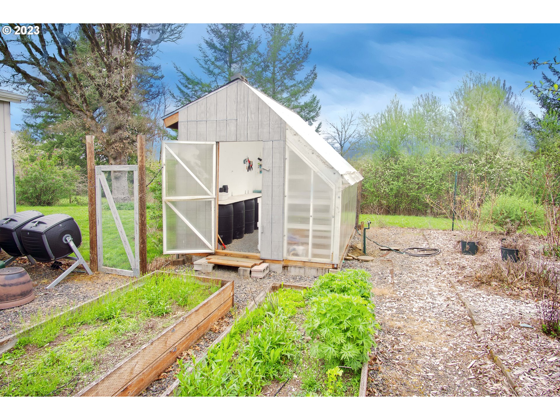 18950 South Ridge Road Oregon City, OR 97045 - Photo 24 of 27 a view of a house with backyard and sitting area