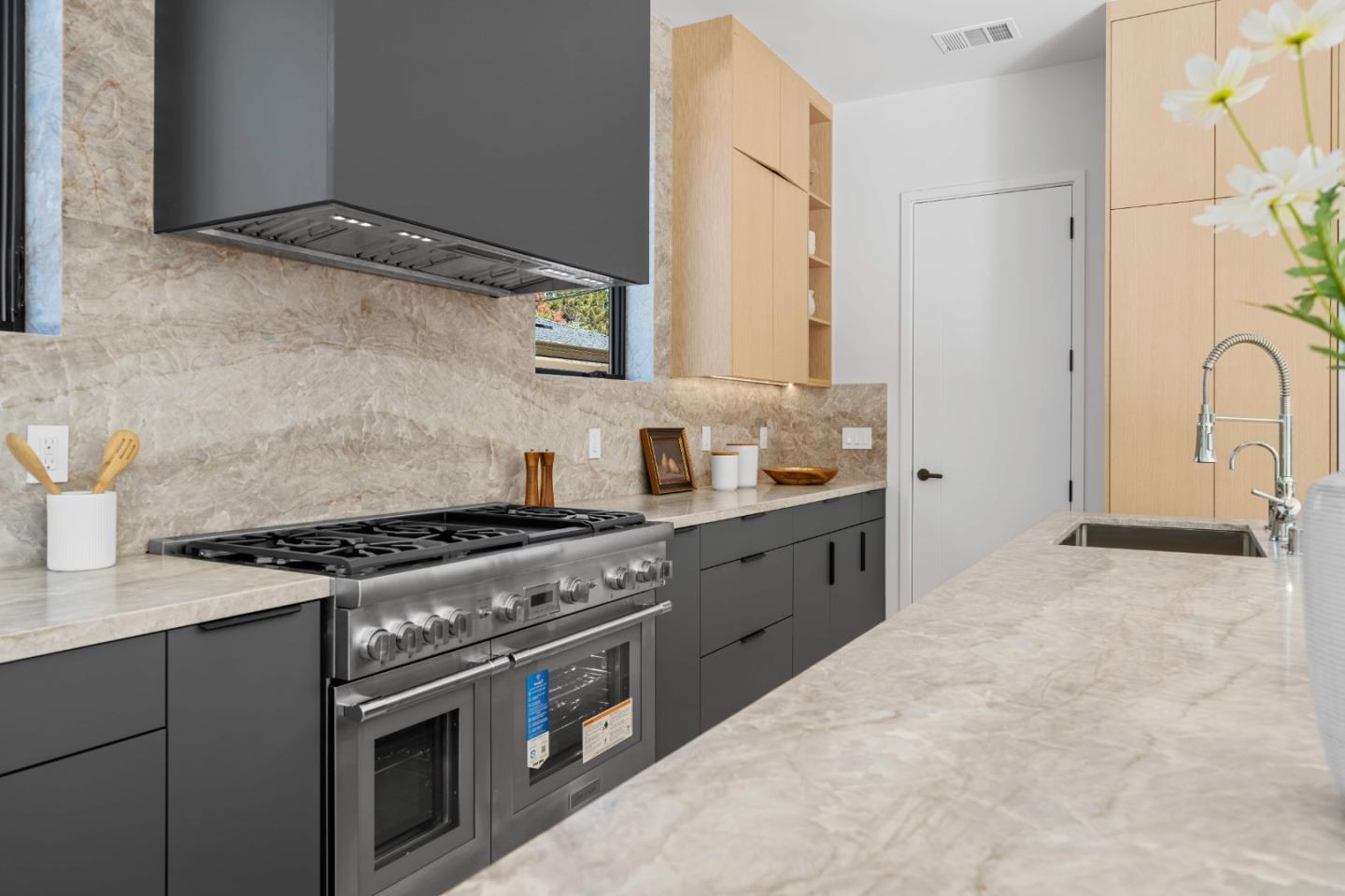 89 Centre Street Mountain View, CA 94041 - Photo 28 of 56