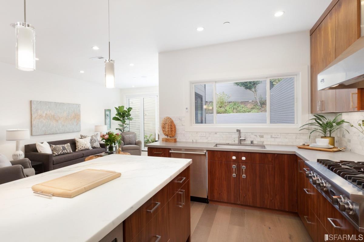 463 Eureka Street San Francisco, CA 94114 - Photo 3 of 32