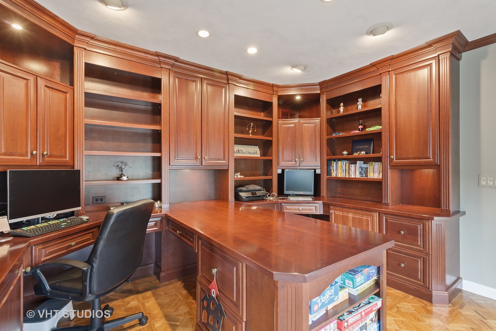 985 Chapel Court North Glen Ellyn, IL 60137 - Photo 12 of 39 a room with furniture a air conditioner and a window