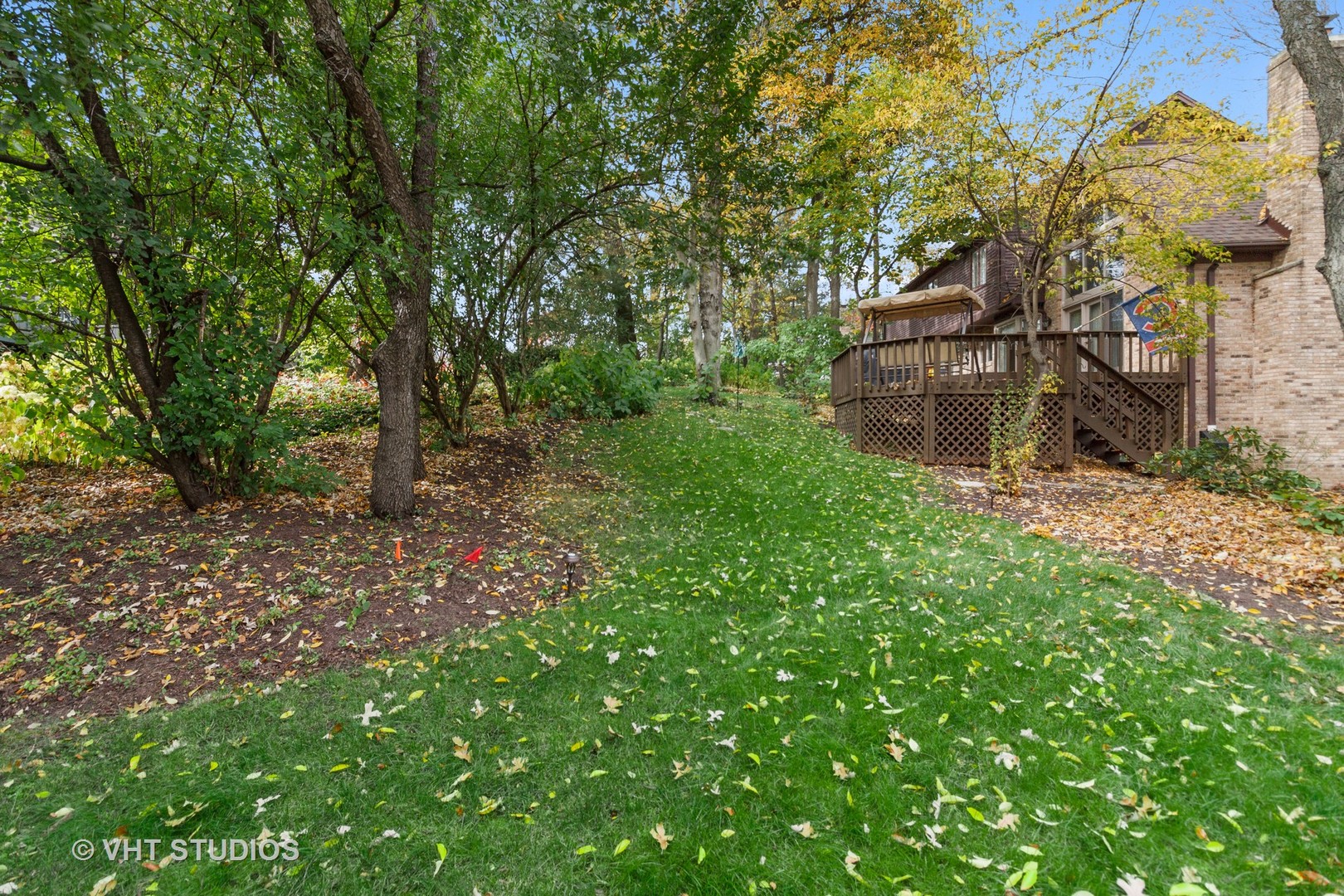 985 Chapel Court North Glen Ellyn, IL 60137 - Photo 28 of 39 a view of a outdoor space