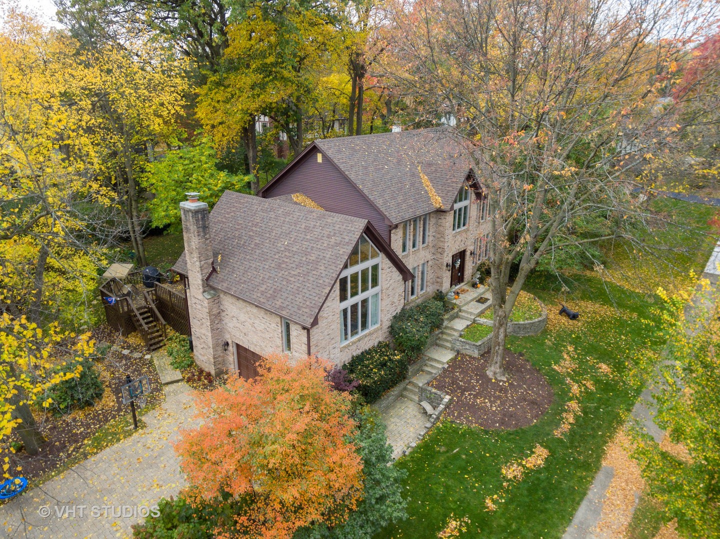 985 Chapel Court North Glen Ellyn, IL 60137 - Photo 29 of 39 front view of a house with a yard