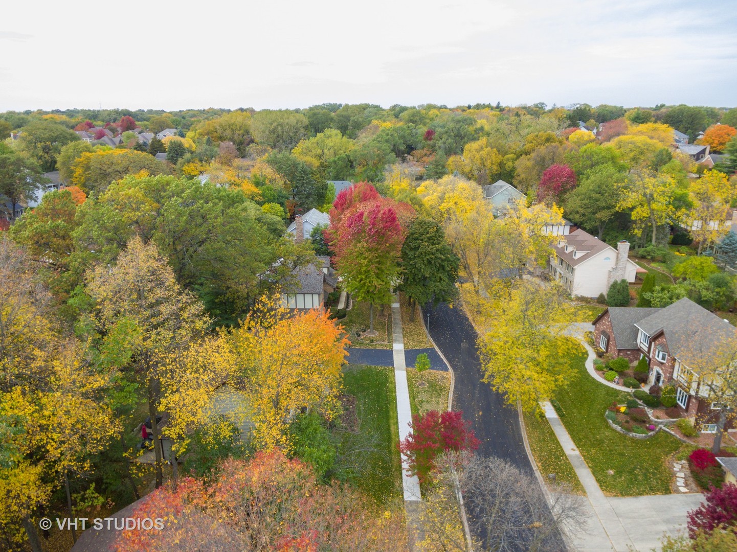 985 Chapel Court North Glen Ellyn, IL 60137 - Photo 34 of 39 a view of a city