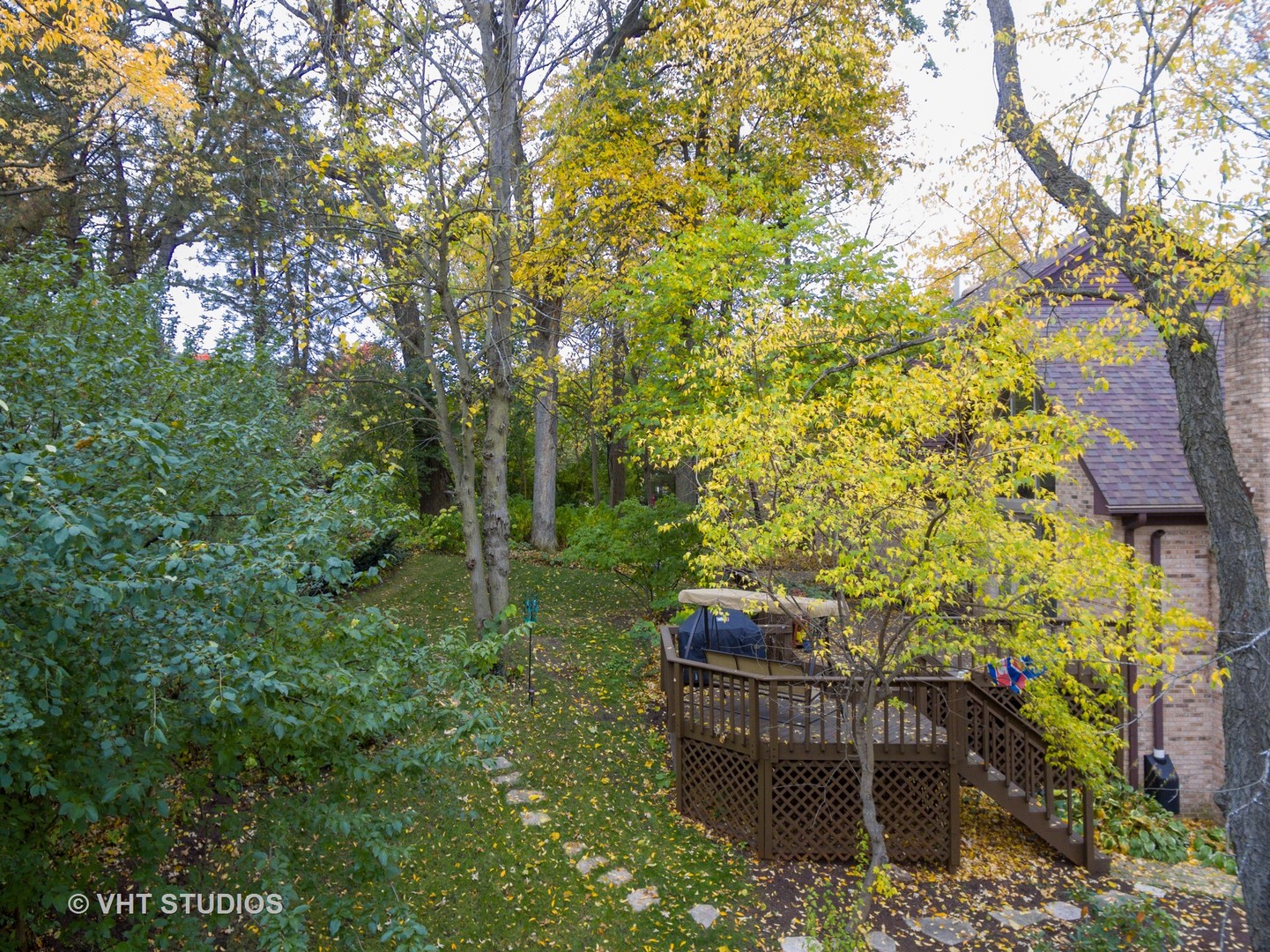 985 Chapel Court North Glen Ellyn, IL 60137 - Photo 36 of 39 a view of a garden with potted plants