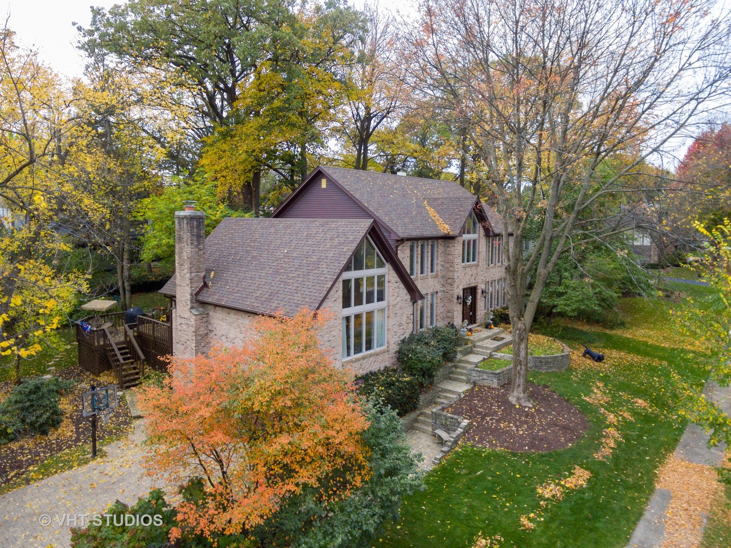 985 Chapel Court North Glen Ellyn, IL 60137 - Photo 39 of 39 a house view with a garden space