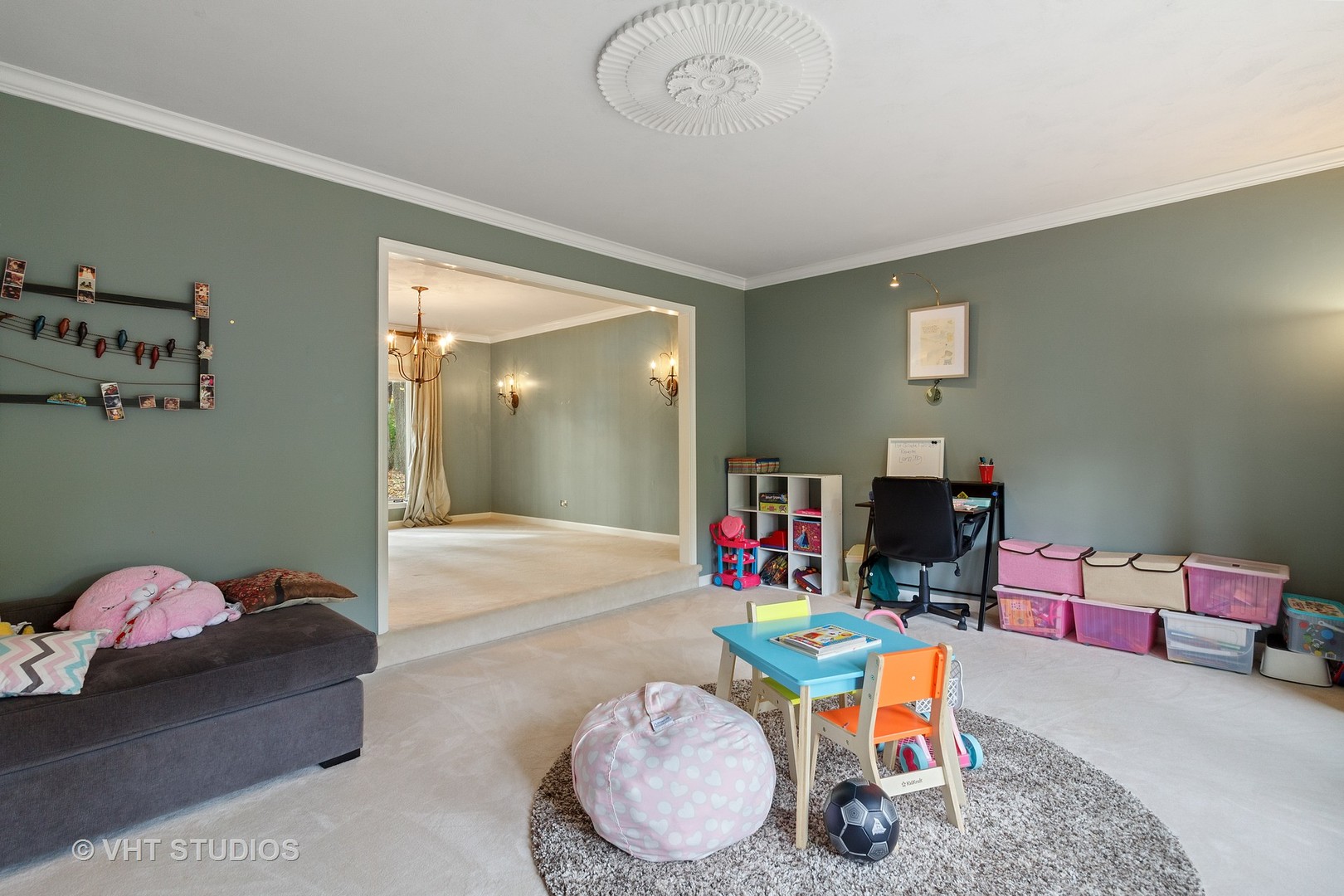 985 Chapel Court North Glen Ellyn, IL 60137 - Photo 7 of 39 a room with furniture and a wooden floor