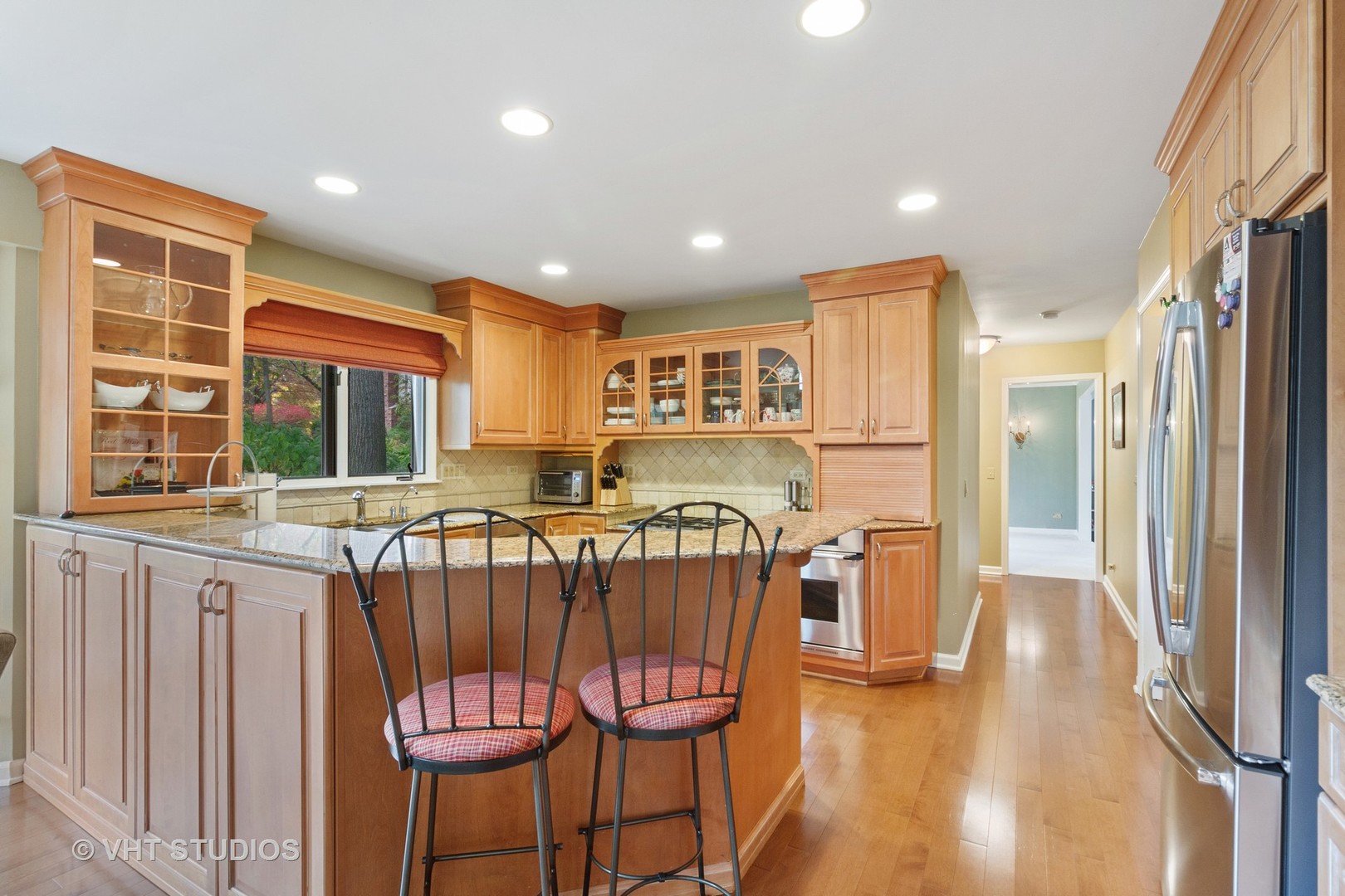 985 Chapel Court North Glen Ellyn, IL 60137 - Photo 9 of 39 a view of a kitchen with a table and chairs