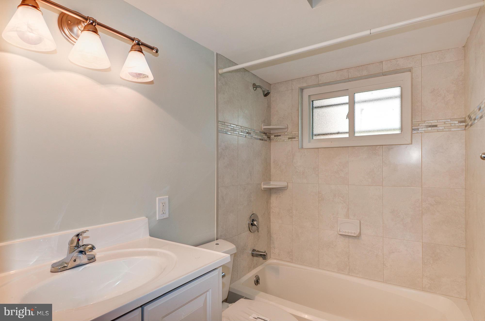 805 Montrose Road Rockville, MD 20852 - Photo 19 of 30 Bath