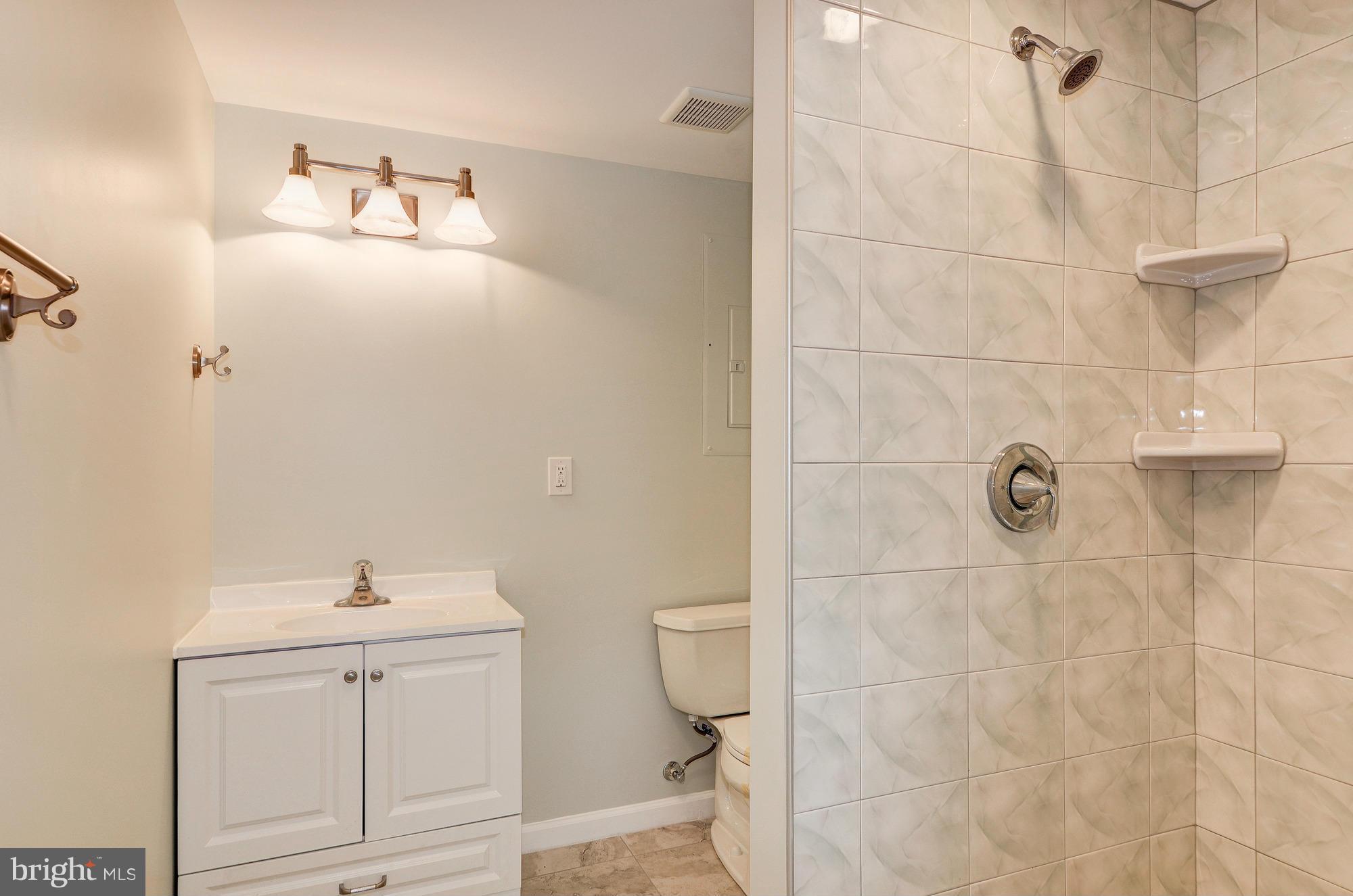 805 Montrose Road Rockville, MD 20852 - Photo 25 of 30 Bath