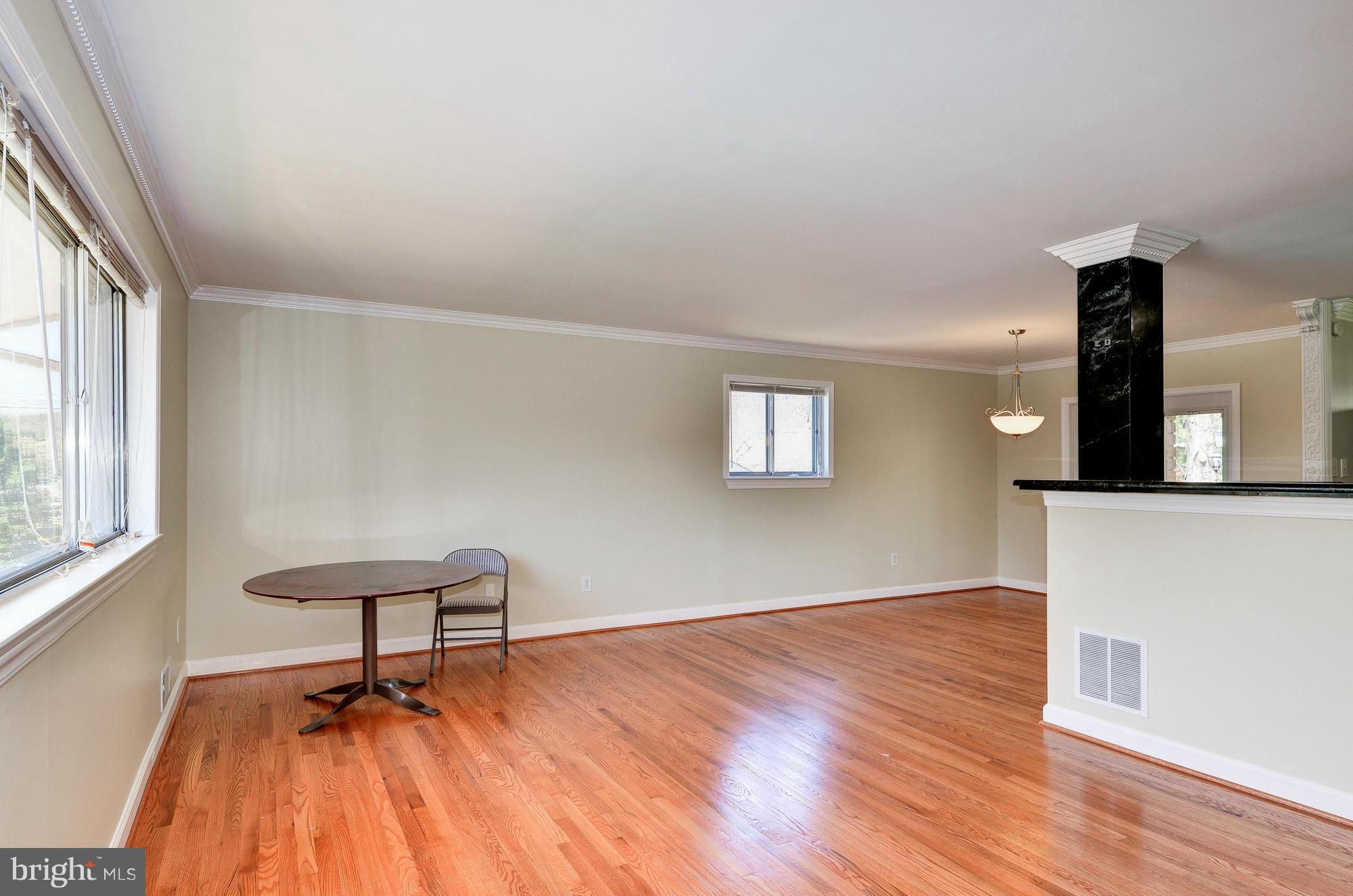 805 Montrose Road Rockville, MD 20852 - Photo 6 of 30 Living Room