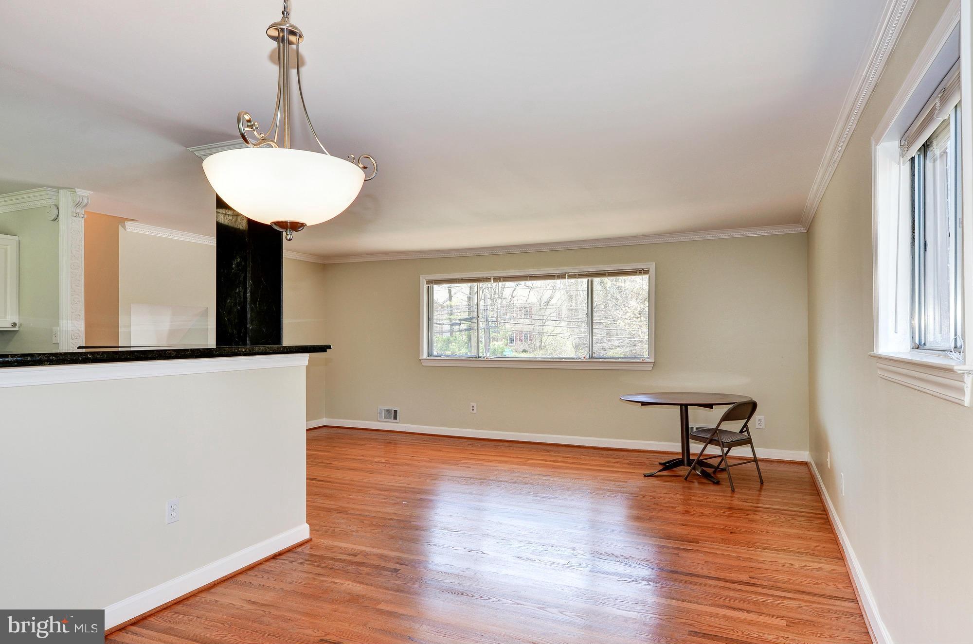805 Montrose Road Rockville, MD 20852 - Photo 8 of 30 Living Room