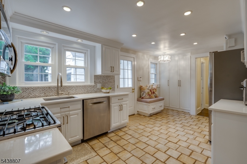 57 Woodland Road Short Hills, NJ 07078 - Photo 14 of 42