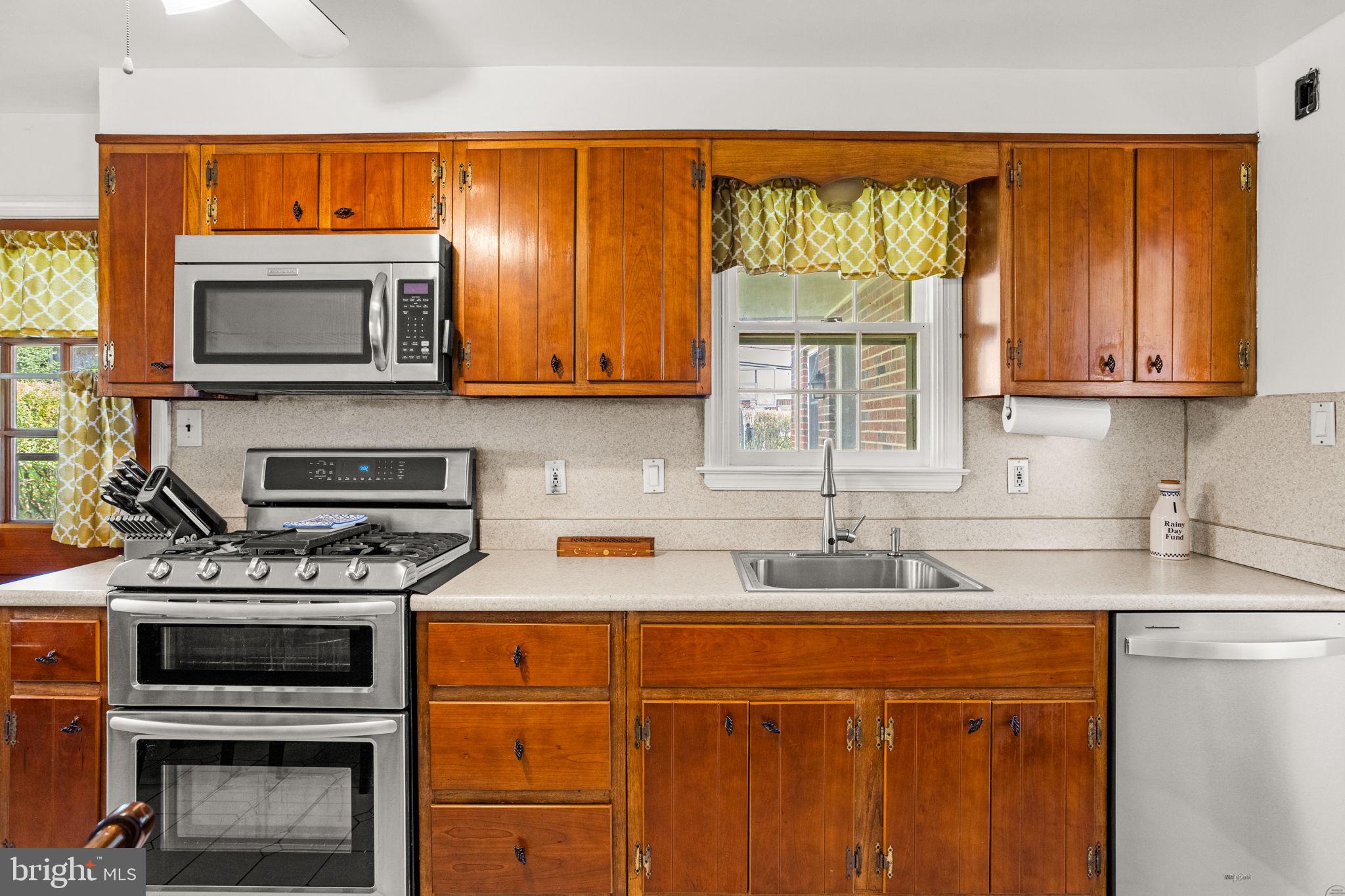 33 Dewey Road Cheltenham, PA 19012 - Photo 13 of 46 Gallery Image 13