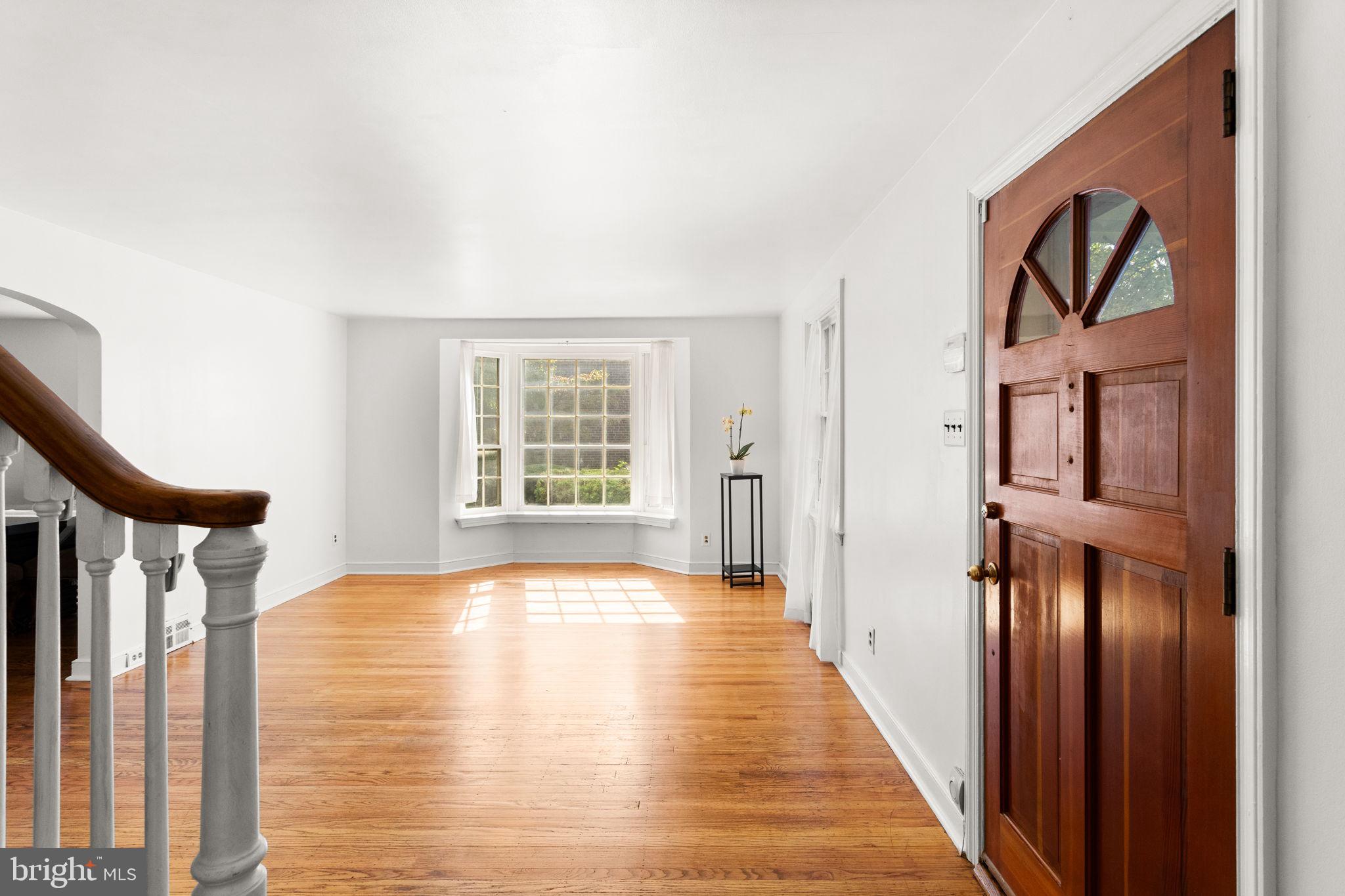 33 Dewey Road Cheltenham, PA 19012 - Photo 4 of 46 Gallery Image 4