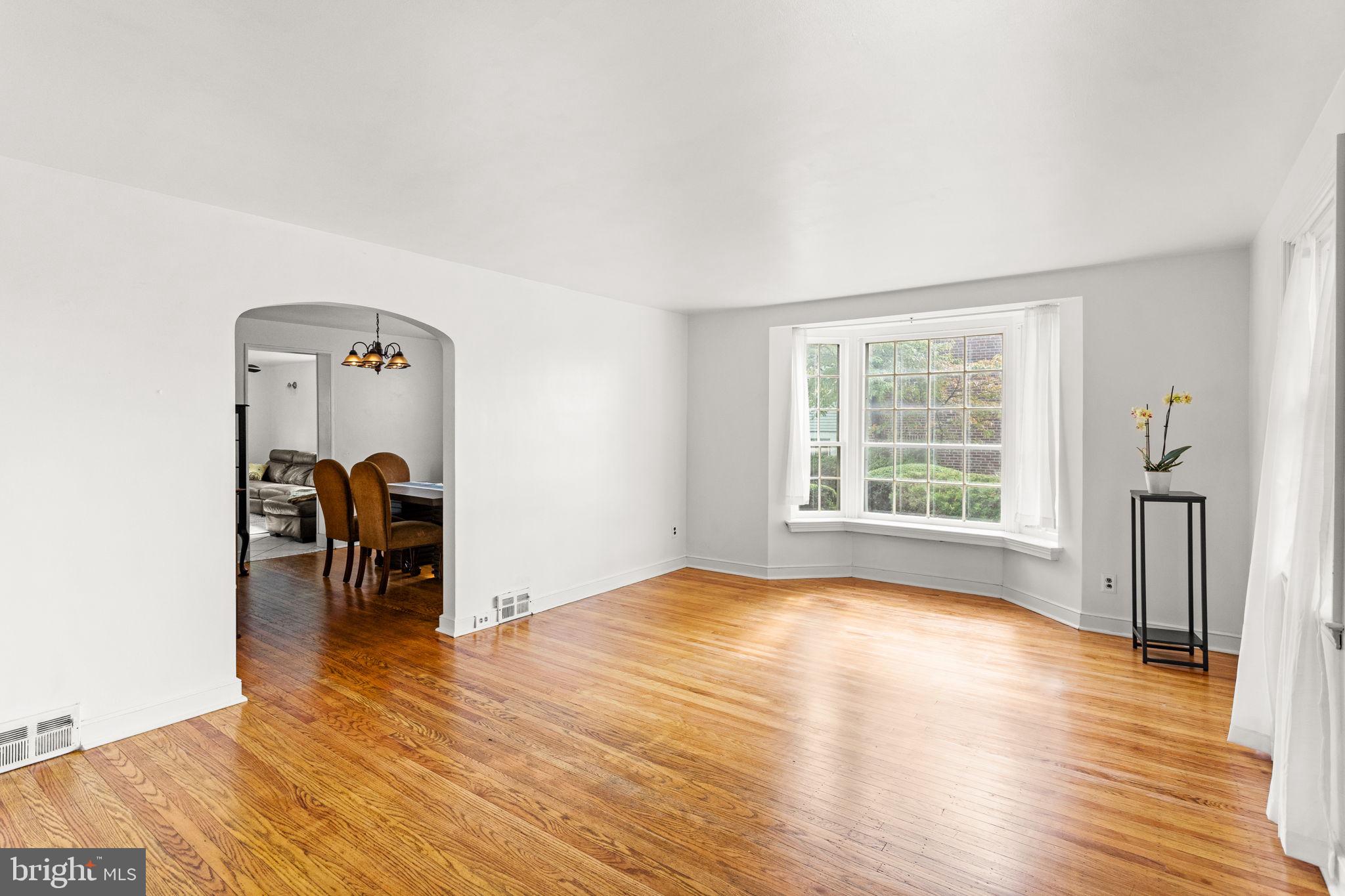 33 Dewey Road Cheltenham, PA 19012 - Photo 6 of 46 Gallery Image 6